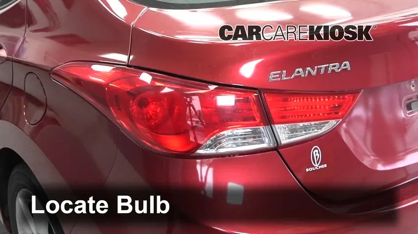 2013 Hyundai Elantra GLS 1.8L 4 Cyl. Sedan (4 Door) Éclairage Feux de marche arrière (remplacer une ampoule)